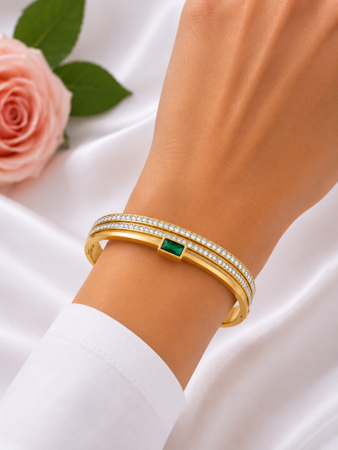 Emerald Aura Womens Bracelet Kada