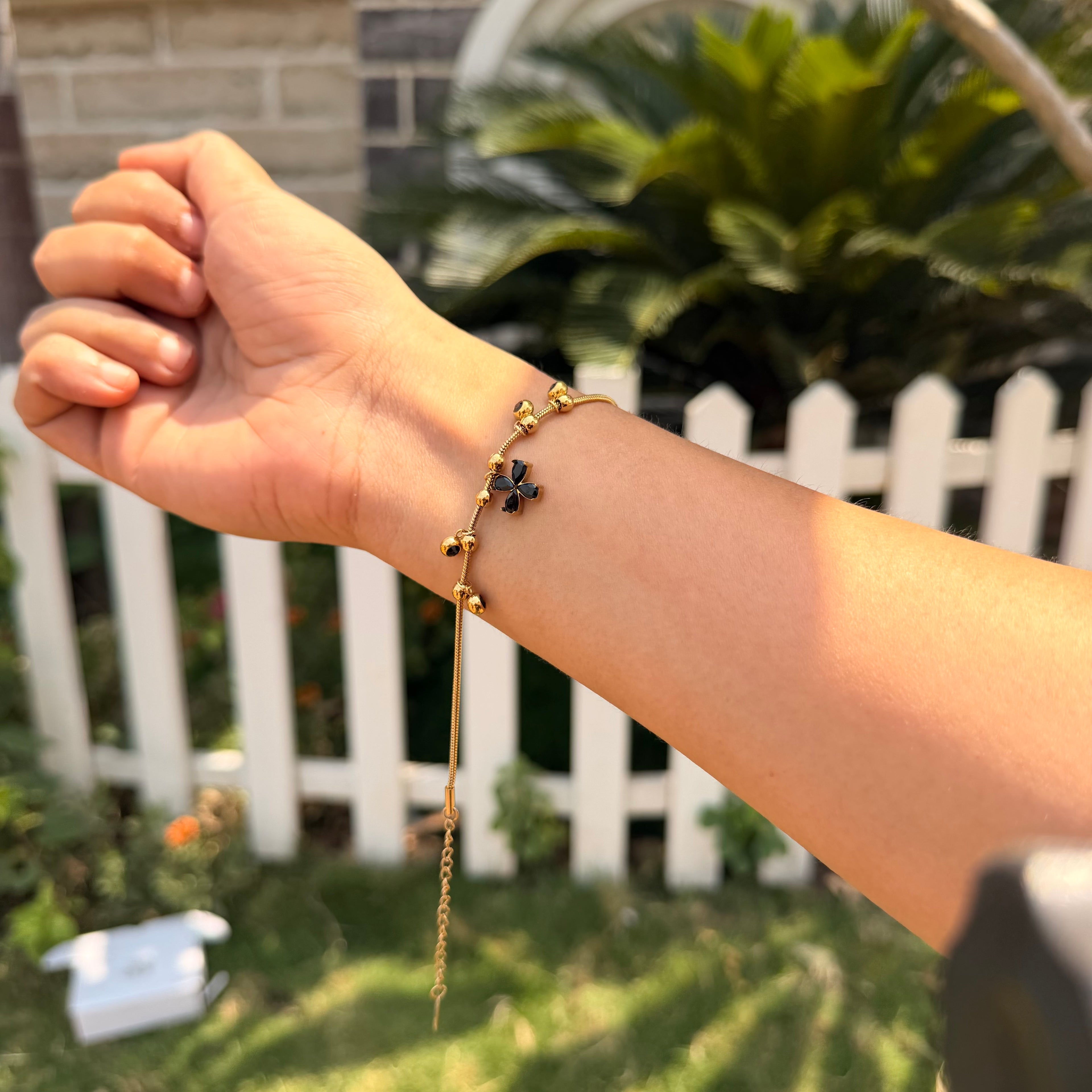 Black Petal Luxe Womens Bracelet