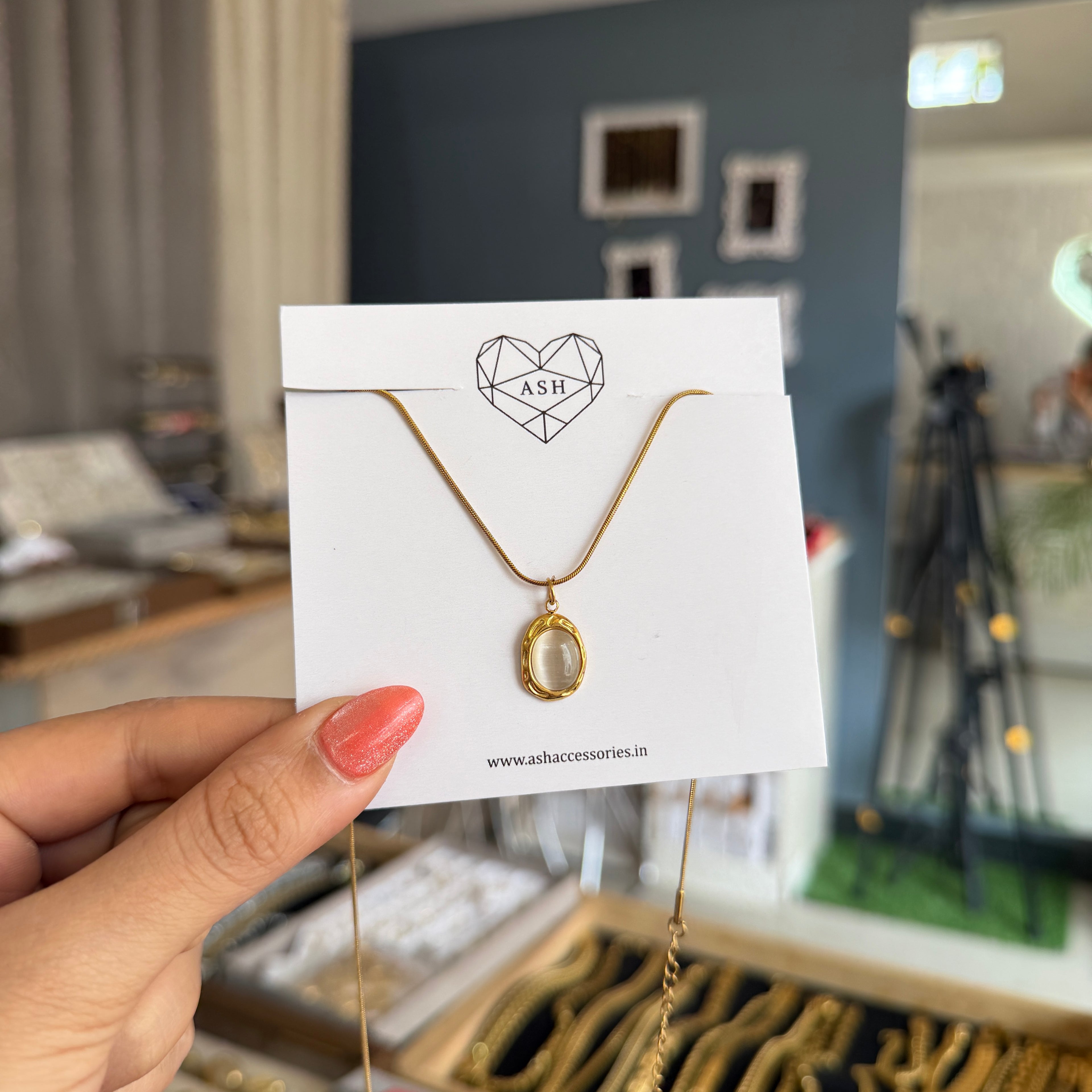Pearl Glow Necklace