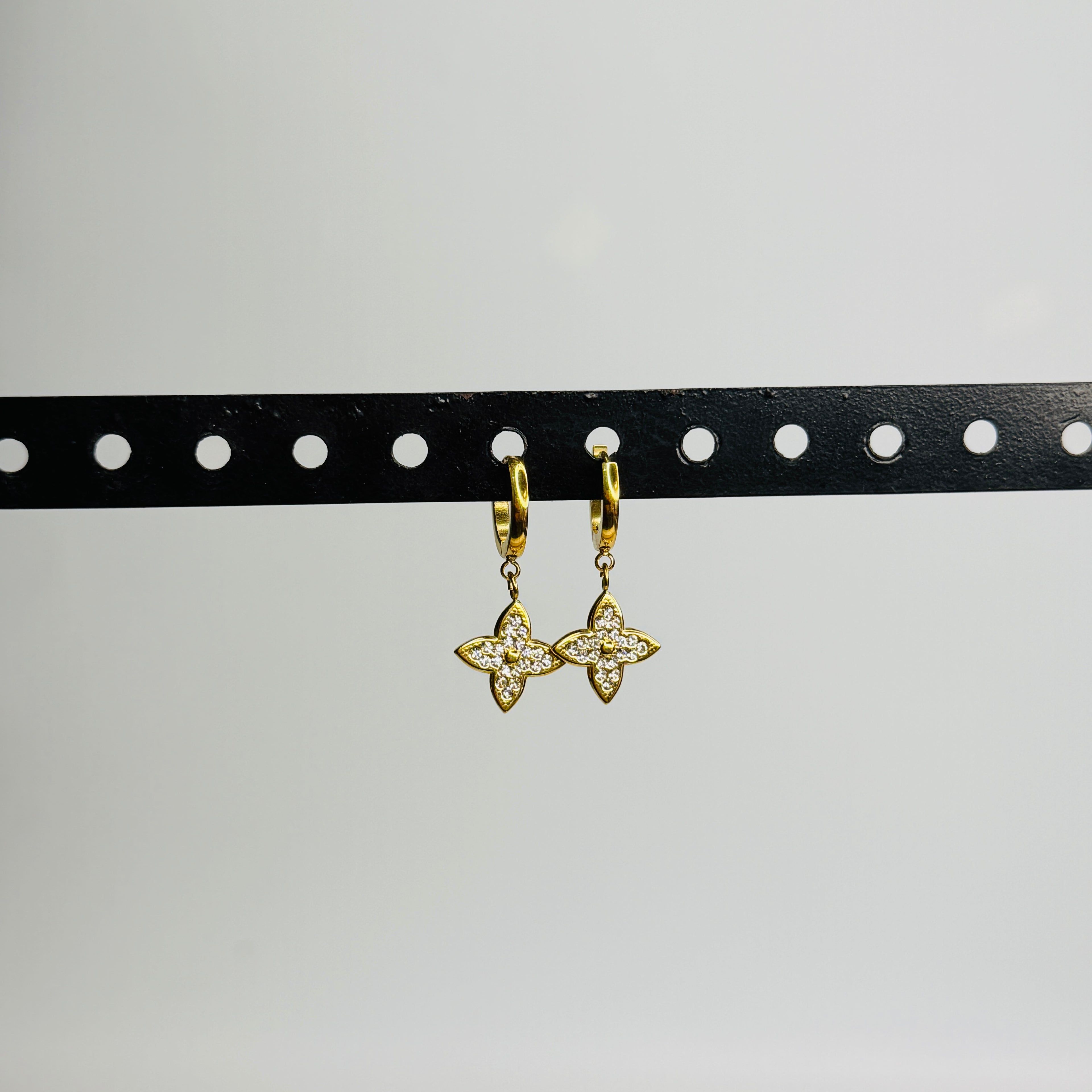 Mini Star Swings Earrings