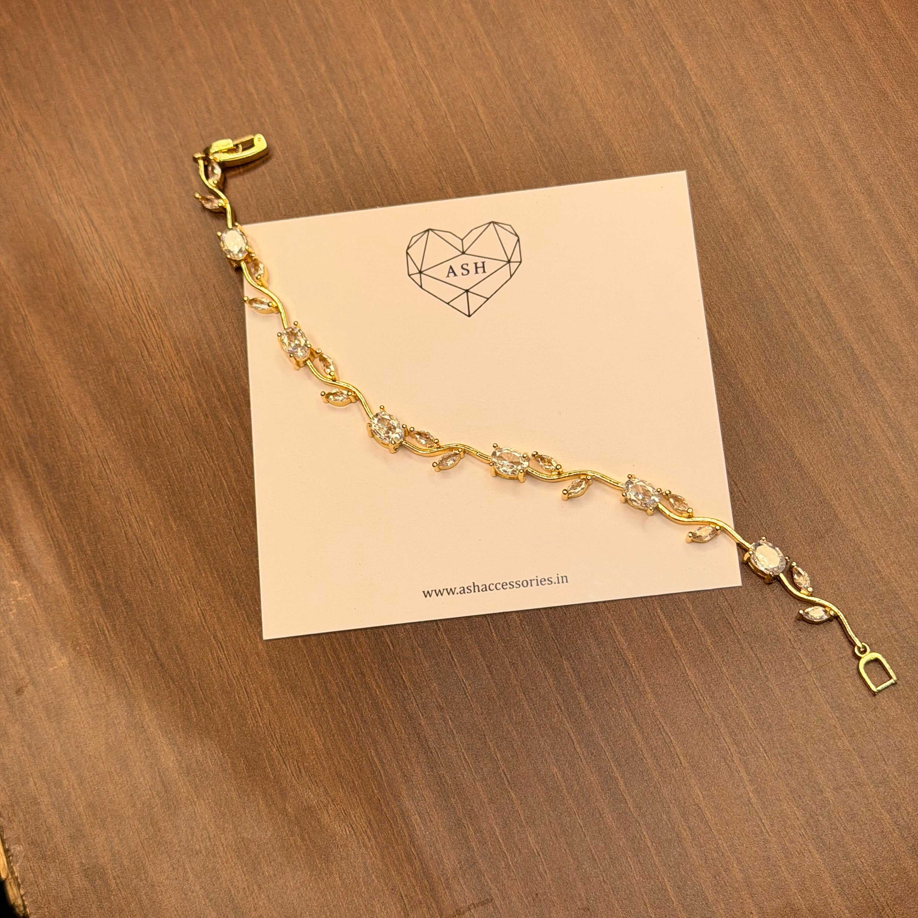 Tulip Bracelet ( White )