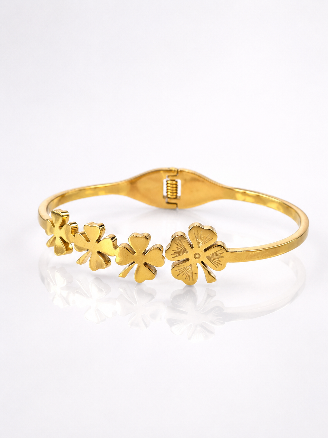 Golden Clover Womens Bracelet