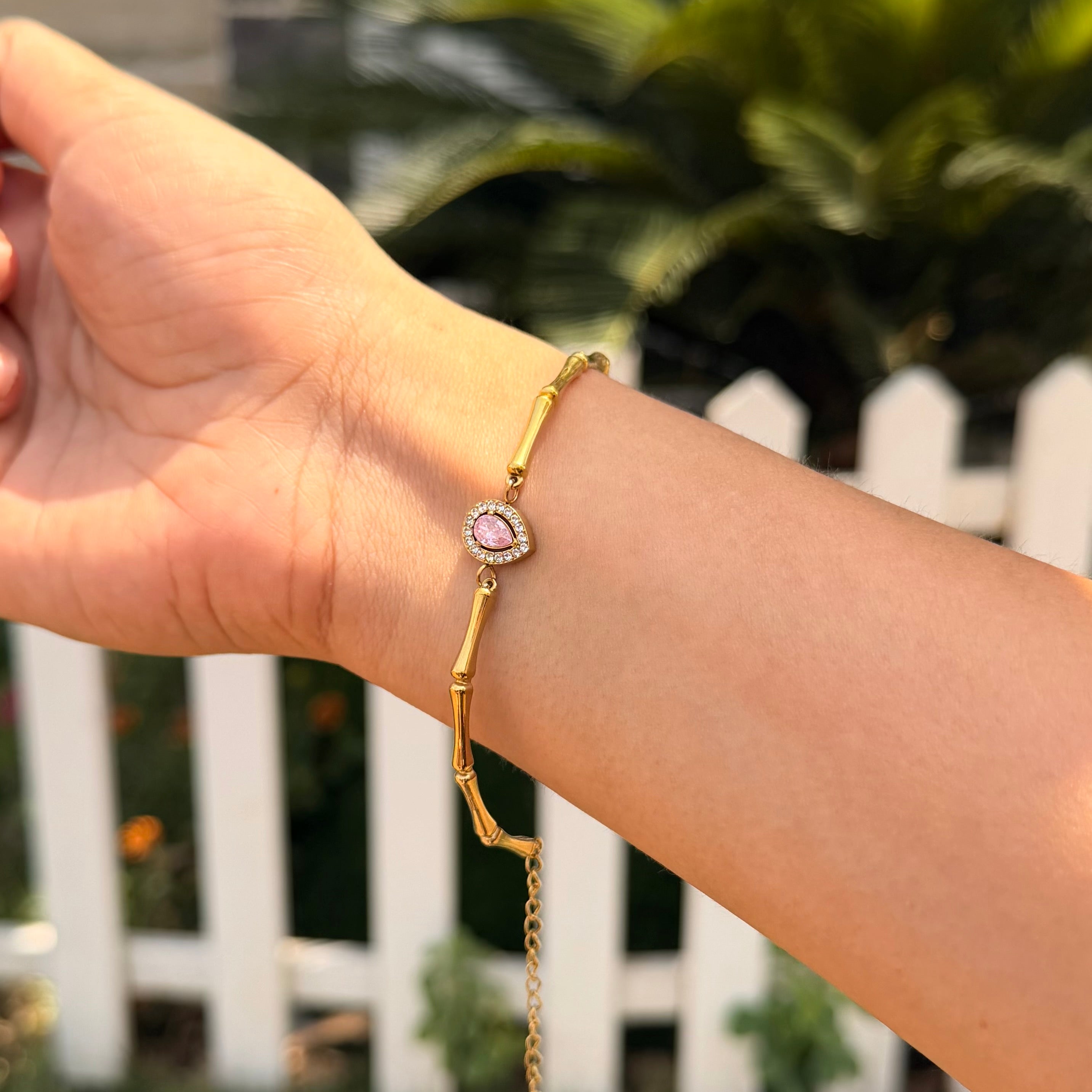 Noor Luxe Womens Bracelet
