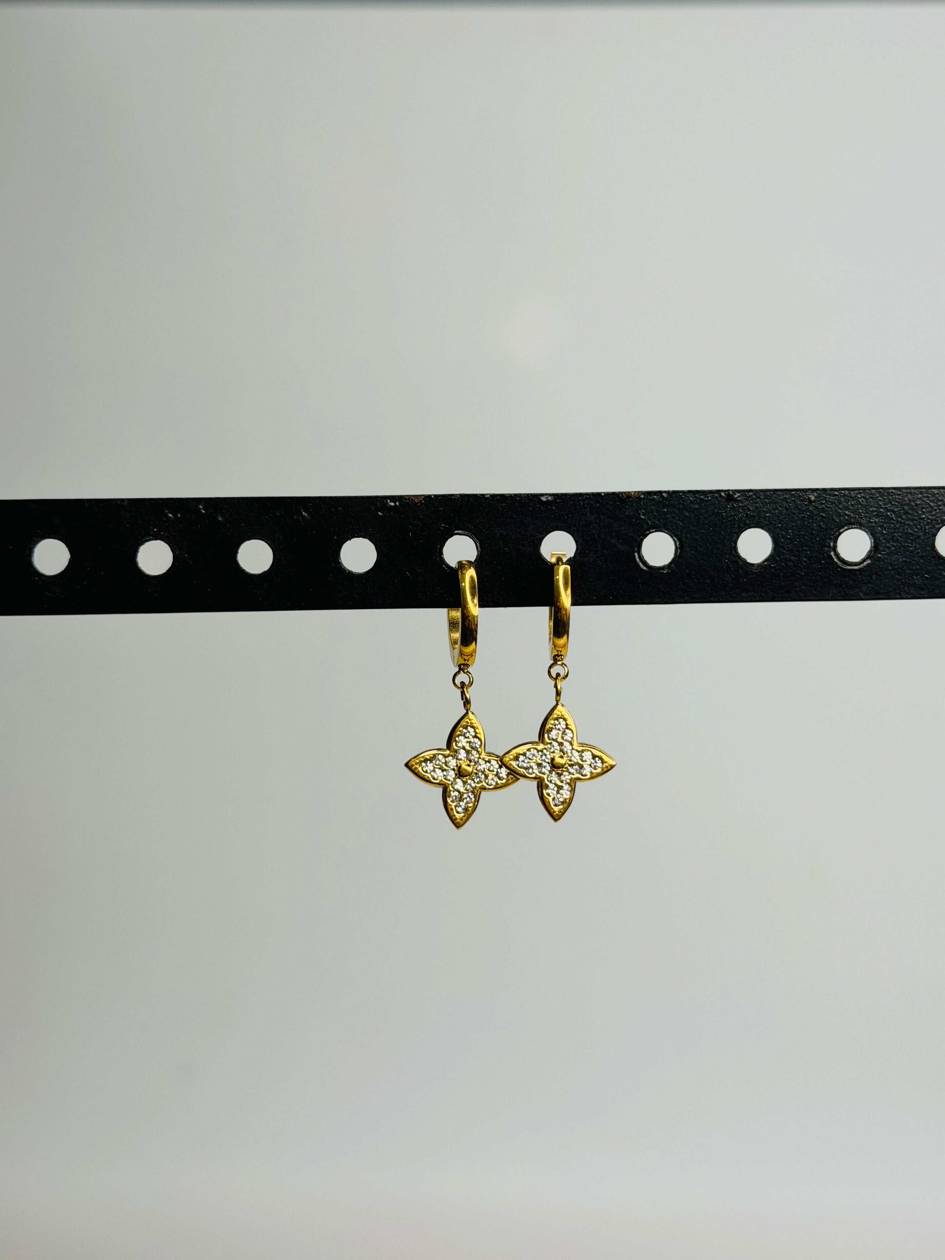 Mini Star Swings Earrings
