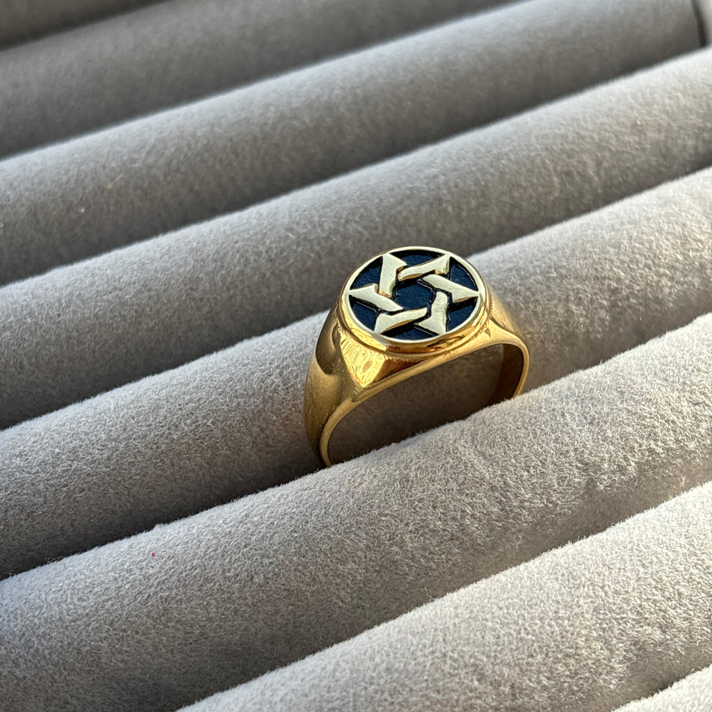 Nova Crest Ring