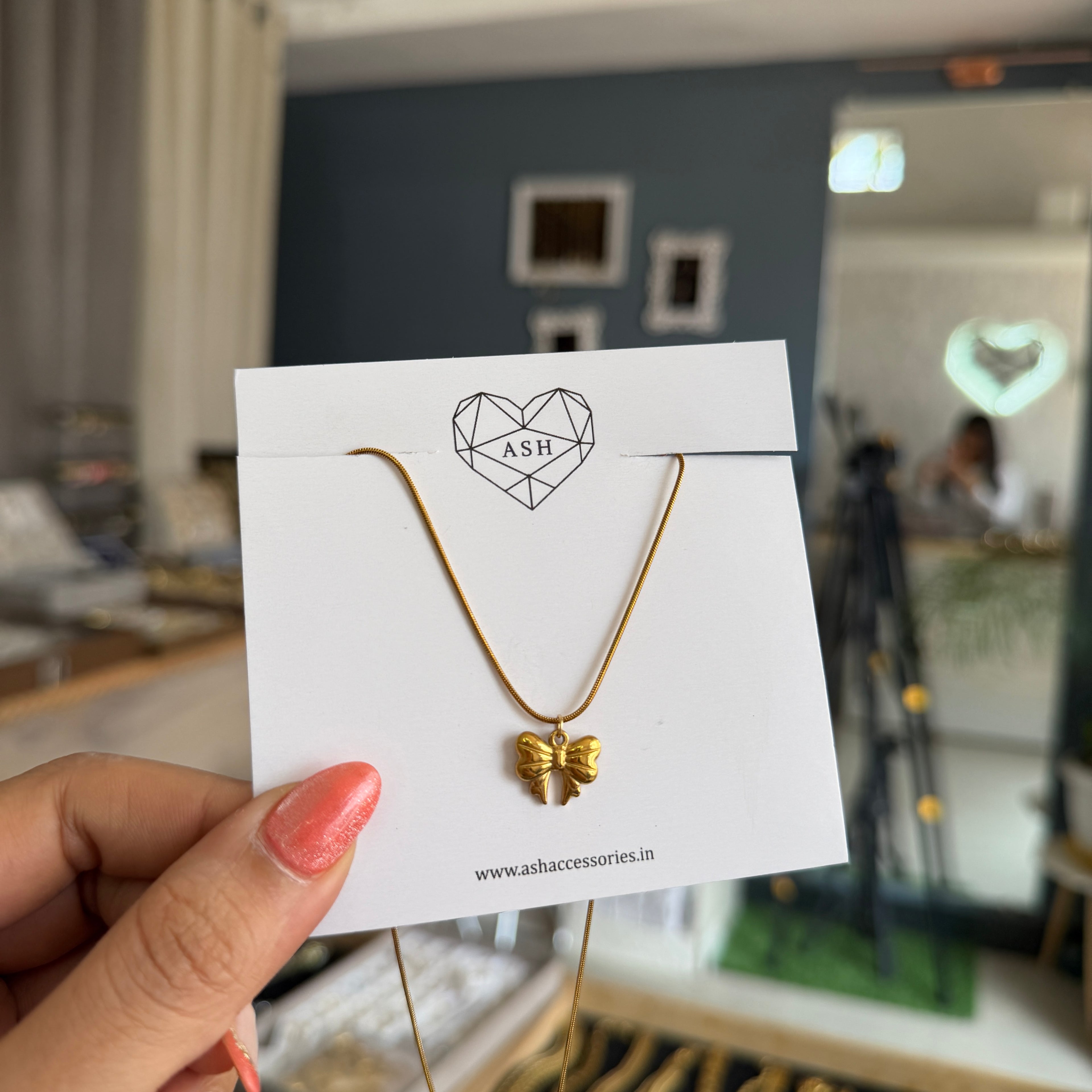 Bestseller Bow Necklace