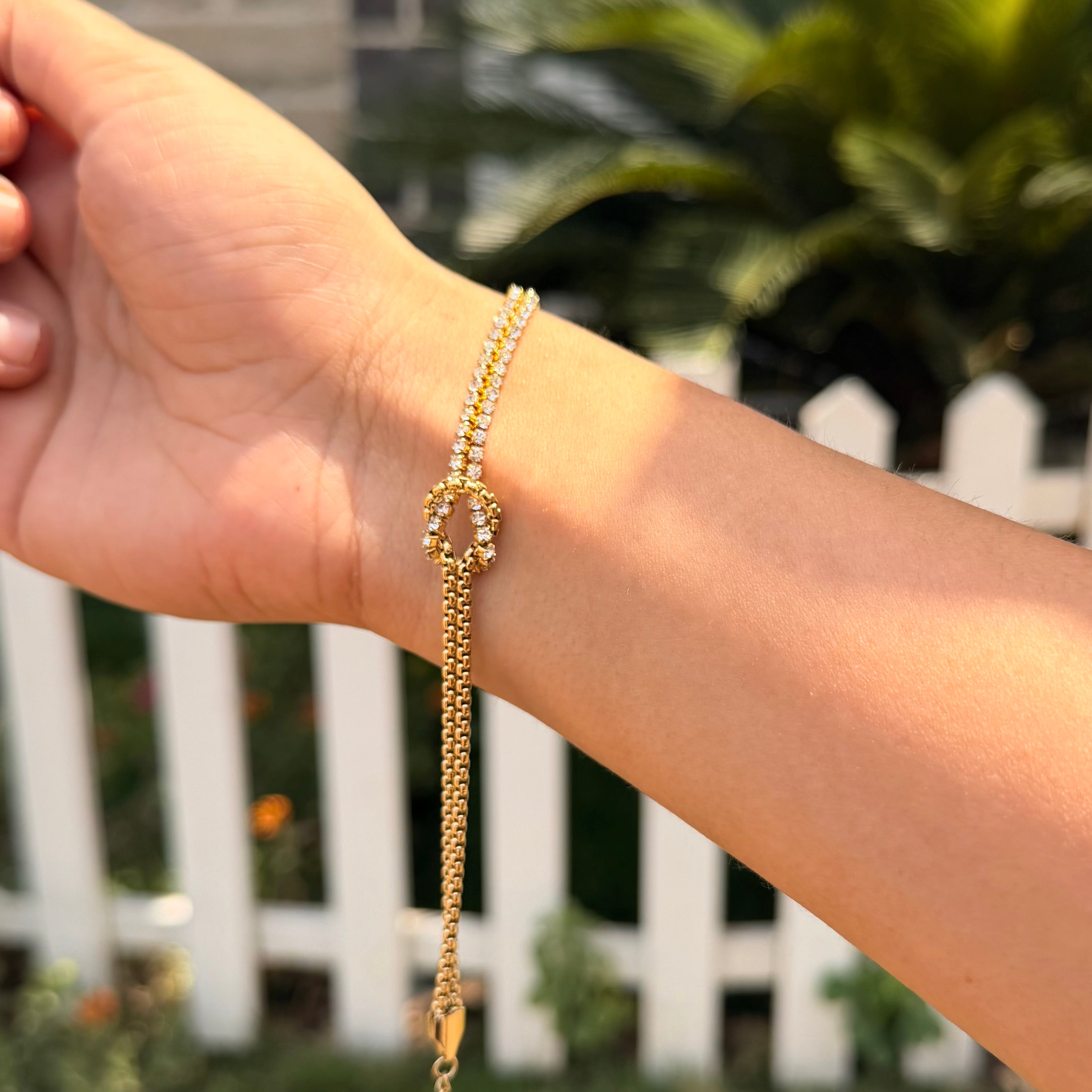 Dazzle Knot Womens Bracelet