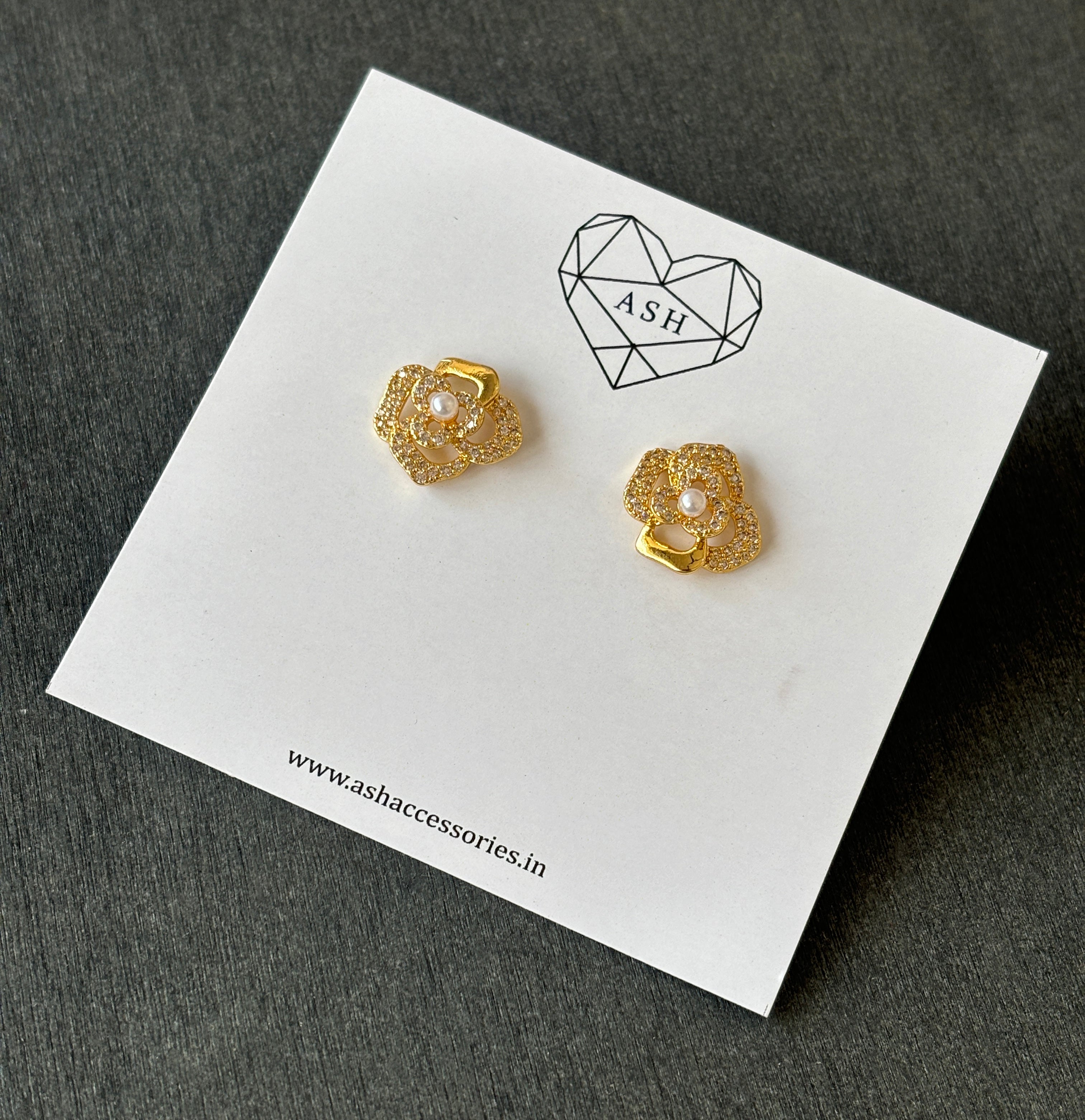 Flora Golden Womens Studs